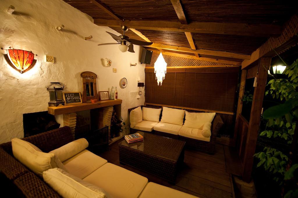 Bed and Breakfast Cortijo La Haza Iznájar Exterior foto
