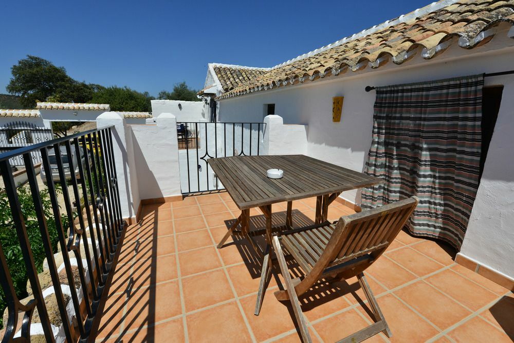 Bed and Breakfast Cortijo La Haza Iznájar Exterior foto
